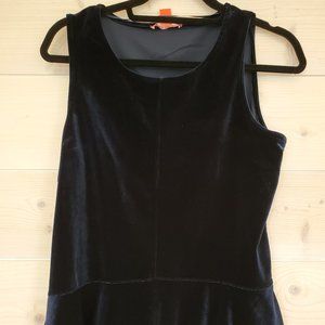 💥2/$30💥 Navy velvet-look peplum top - like new